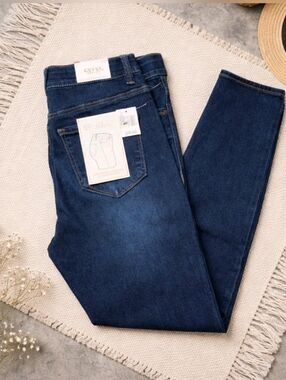 CURVE APPEAL NWT DARK WASH SKINNY JEANS COMFORT WAIST